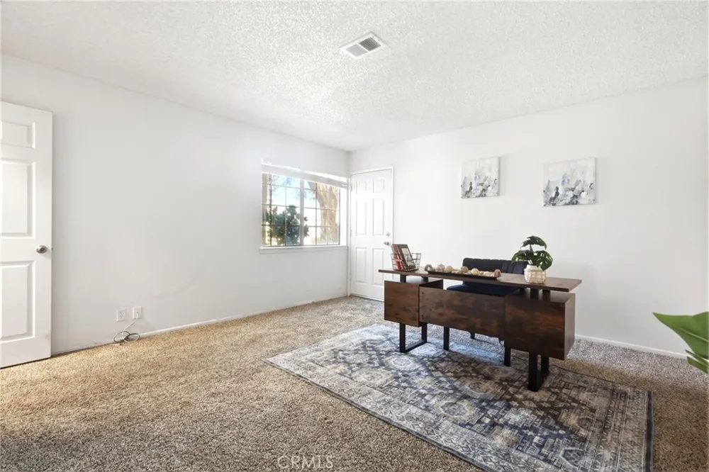 19077 Elm Apple Valley, CA 92308
