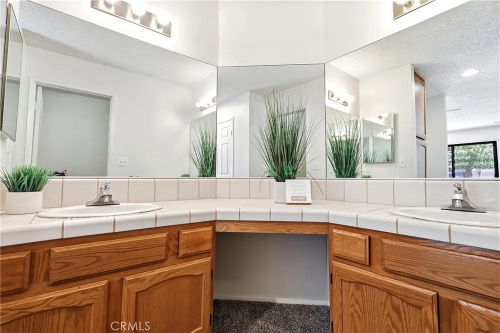 19077 Elm Apple Valley, CA 92308