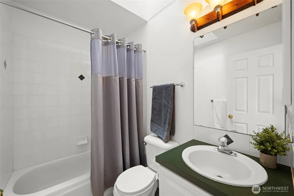 5243 40th Avenue NE Seattle, WA 98105