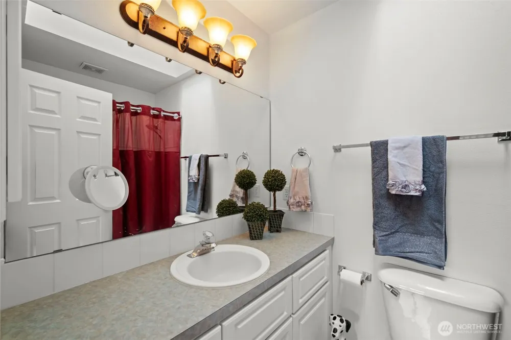 5243 40th Avenue NE Seattle, WA 98105