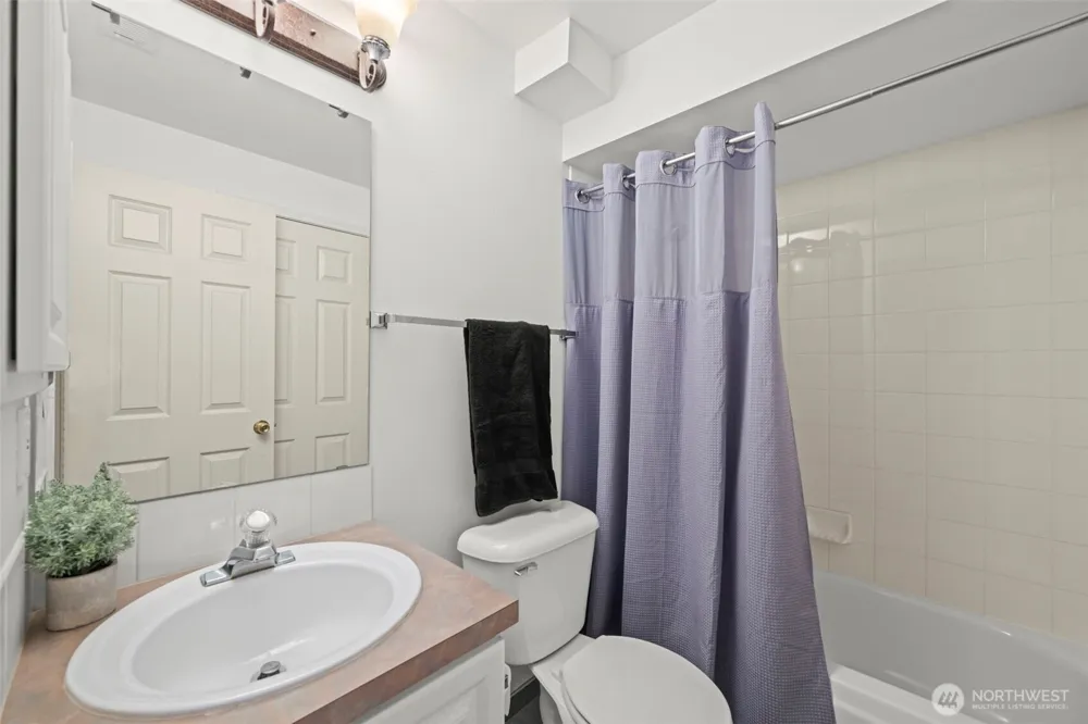 5243 40th Avenue NE Seattle, WA 98105