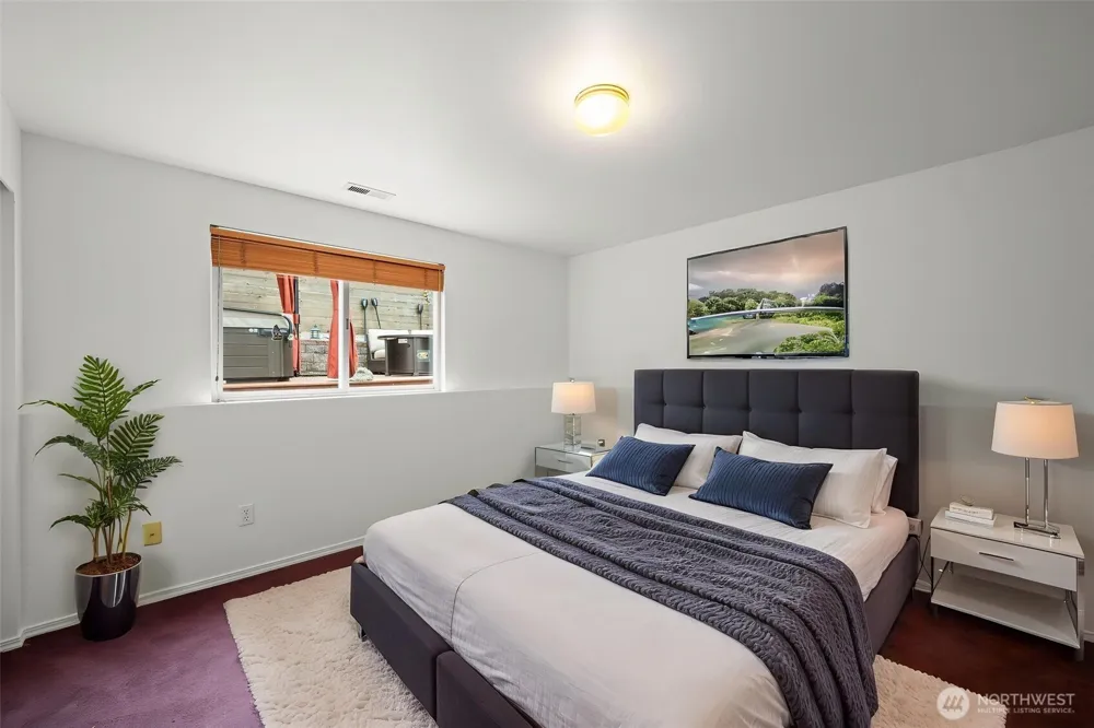 5243 40th Avenue NE Seattle, WA 98105