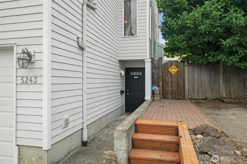 5243 40th Avenue NE Seattle, WA 98105