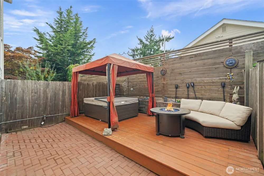 5243 40th Avenue NE Seattle, WA 98105