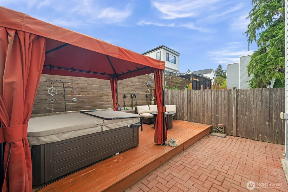 5243 40th Avenue NE Seattle, WA 98105