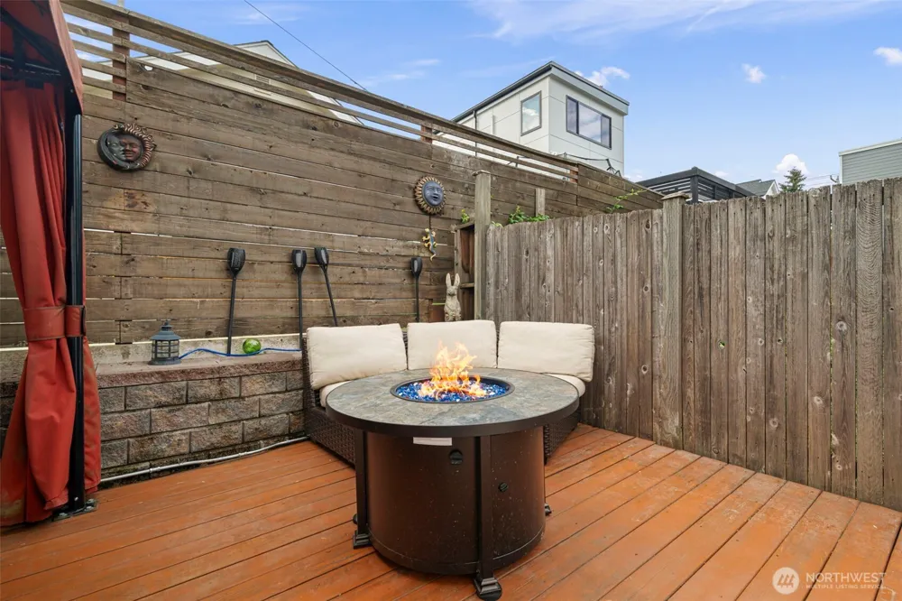 5243 40th Avenue NE Seattle, WA 98105