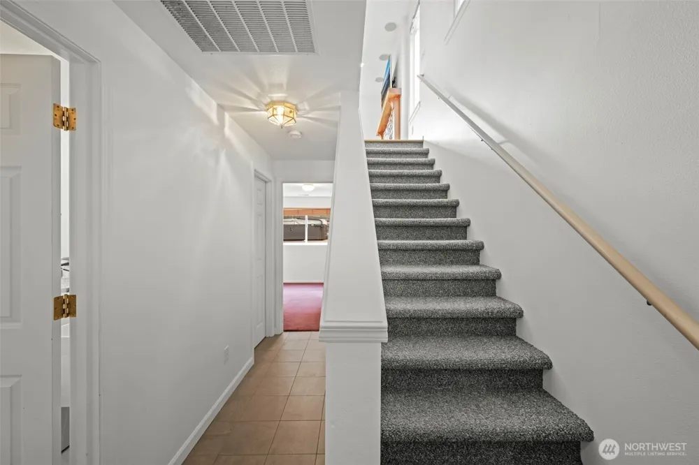 5243 40th Avenue NE Seattle, WA 98105
