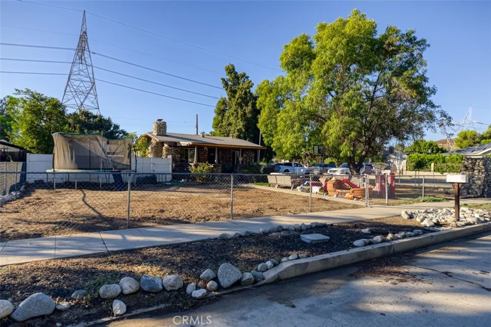 11103 Allegheny Sun Valley, CA 91352