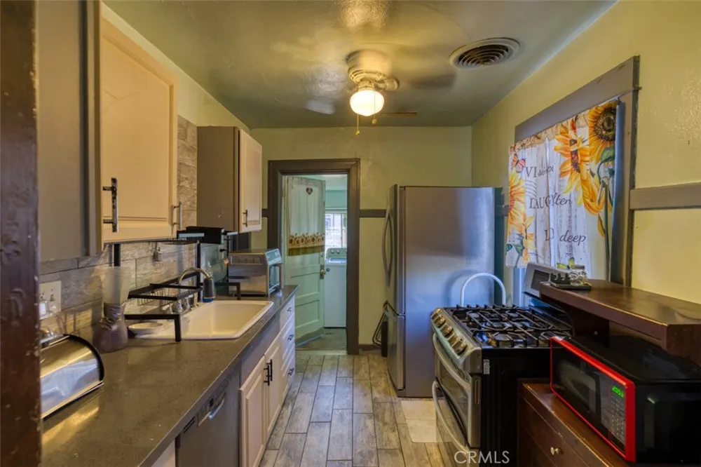 11103 Allegheny Sun Valley, CA 91352