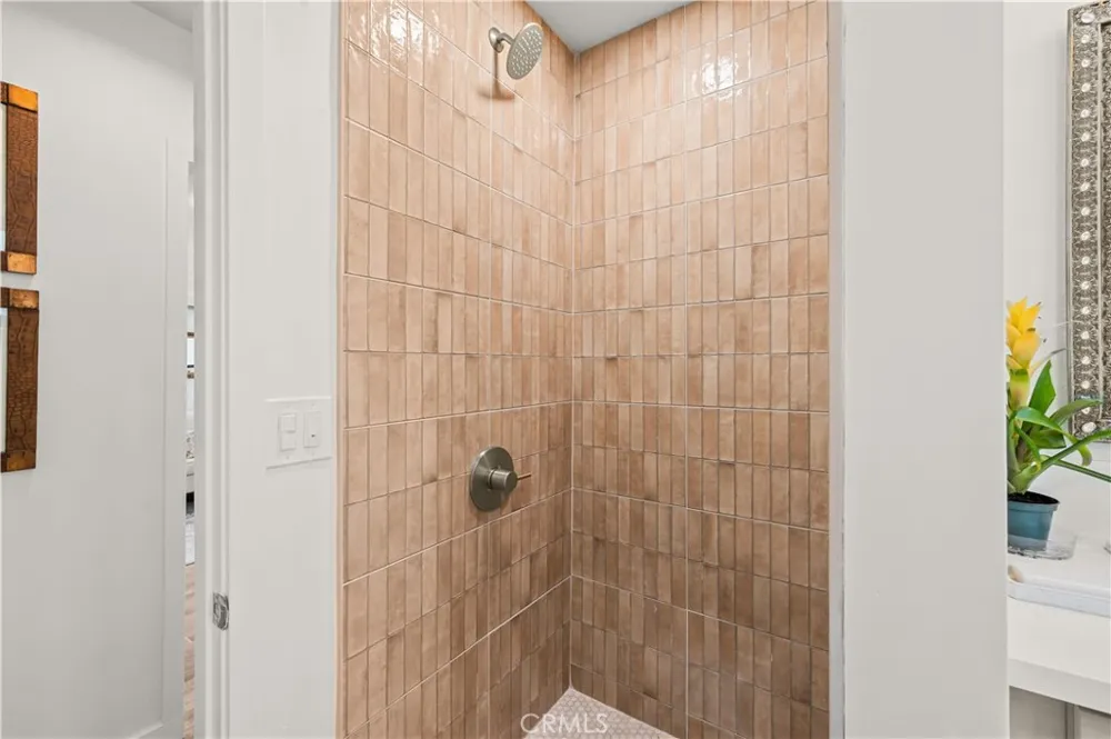 8991 Victoria Avenue South Gate, CA 90280