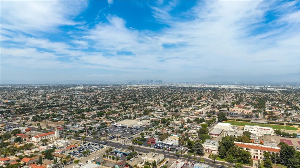 8991 Victoria Avenue South Gate, CA 90280