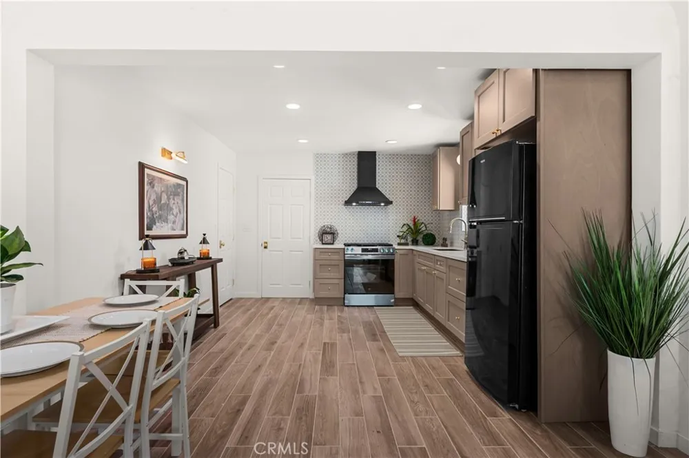 8991 Victoria Avenue South Gate, CA 90280