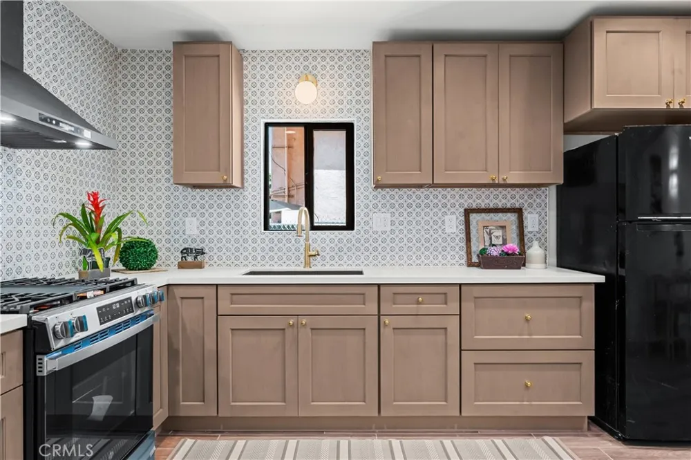 8991 Victoria Avenue South Gate, CA 90280