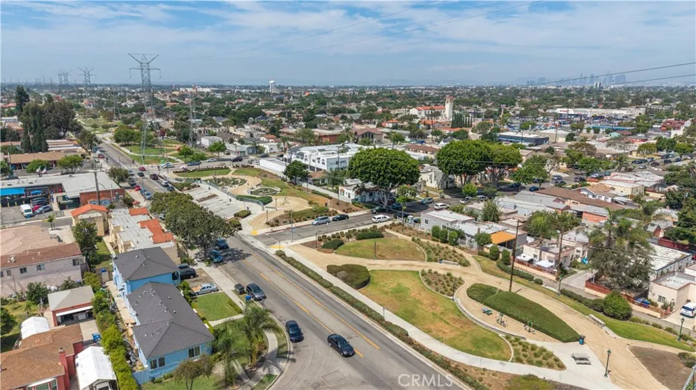 8991 Victoria Avenue South Gate, CA 90280