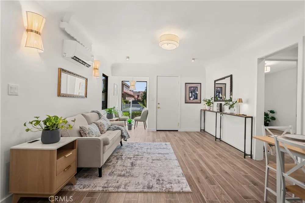 8991 Victoria Avenue South Gate, CA 90280