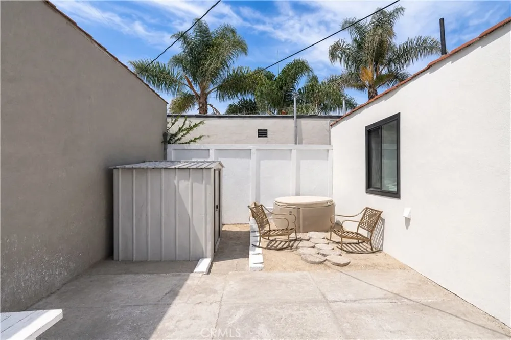 8991 Victoria Avenue South Gate, CA 90280
