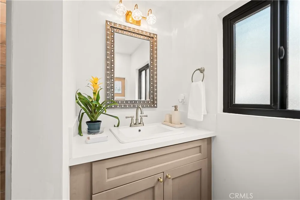 8991 Victoria Avenue South Gate, CA 90280