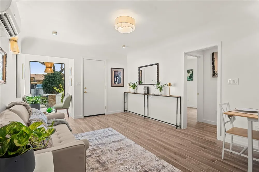 8991 Victoria Avenue South Gate, CA 90280