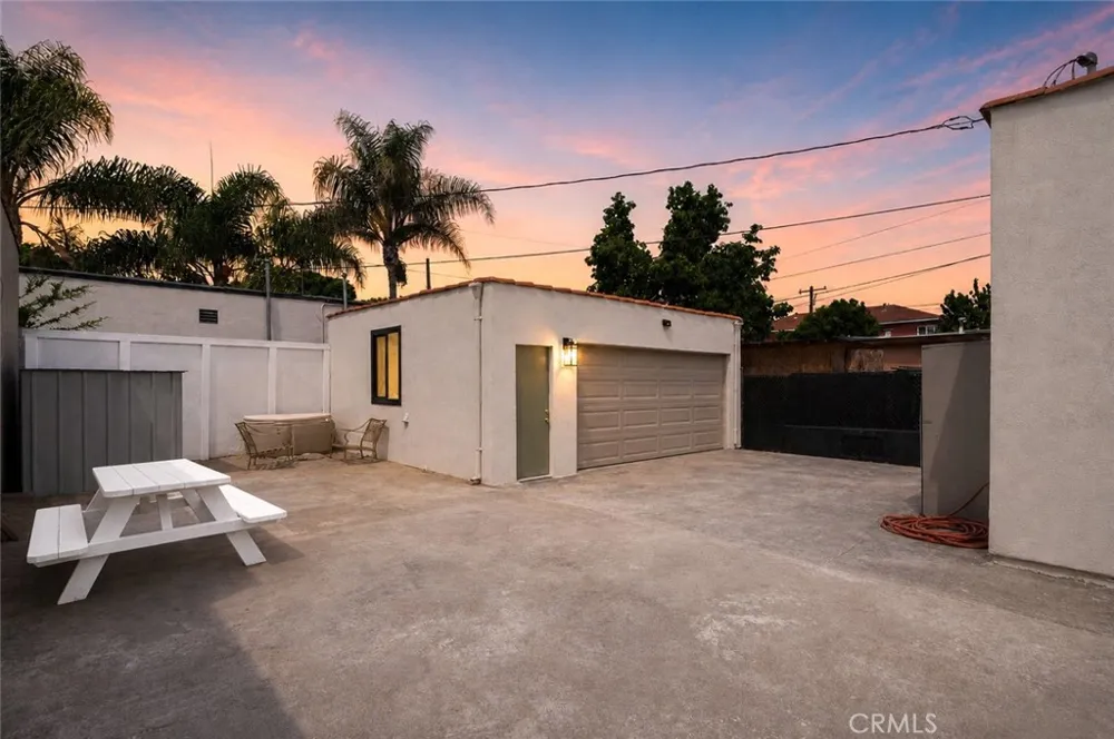 8991 Victoria Avenue South Gate, CA 90280