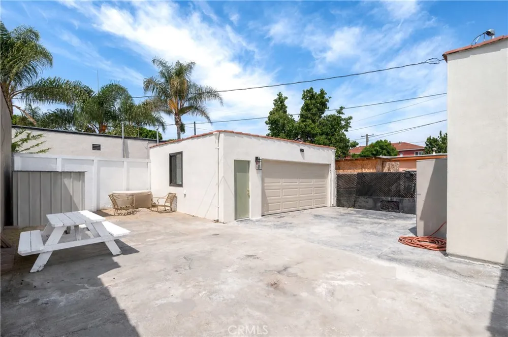 8991 Victoria Avenue South Gate, CA 90280