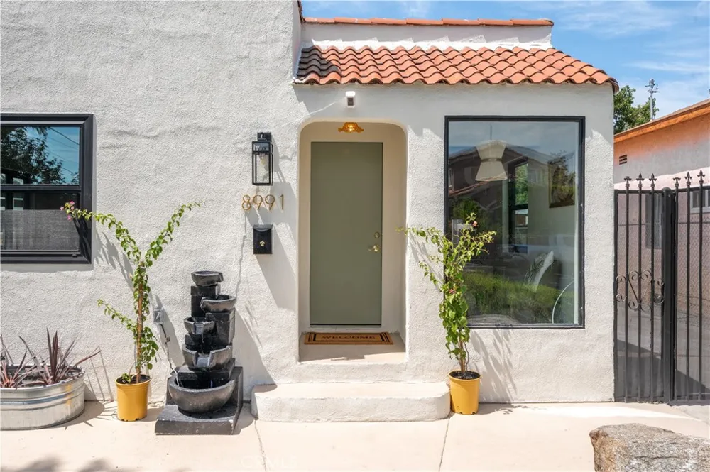 8991 Victoria Avenue South Gate, CA 90280