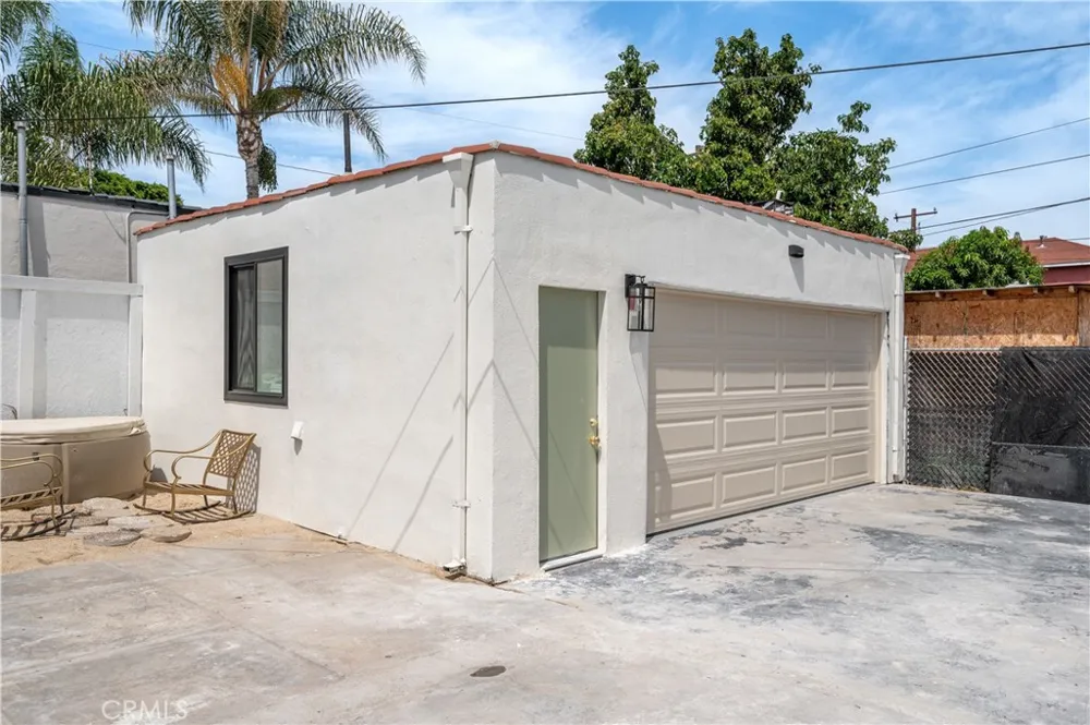 8991 Victoria Avenue South Gate, CA 90280