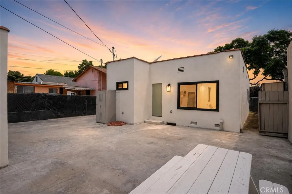 8991 Victoria Avenue South Gate, CA 90280