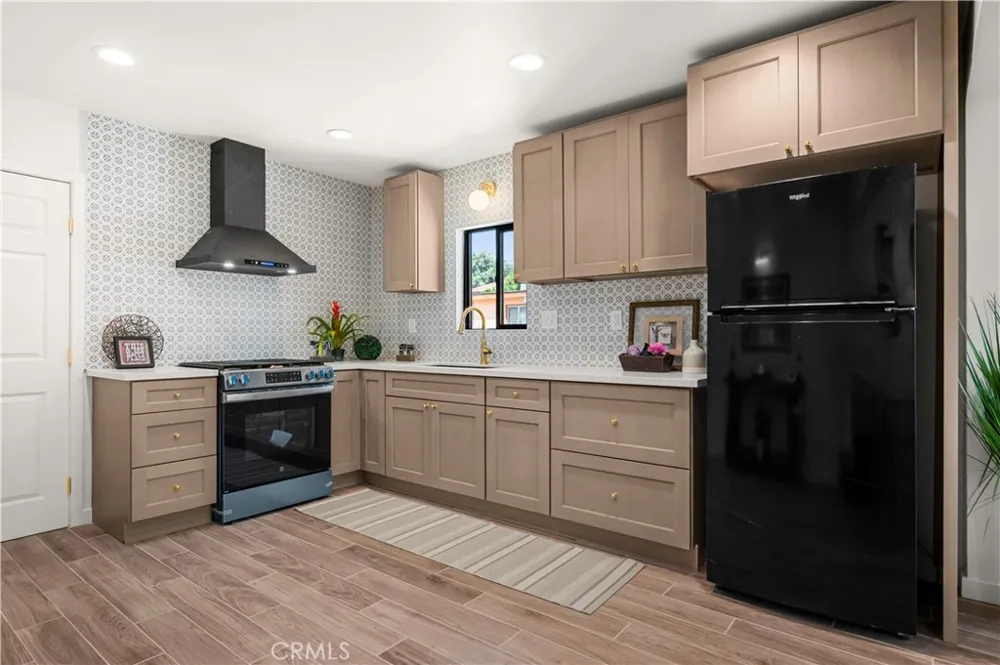 8991 Victoria Avenue South Gate, CA 90280