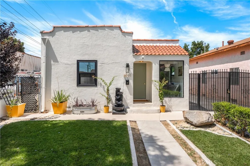 8991 Victoria Avenue South Gate, CA 90280