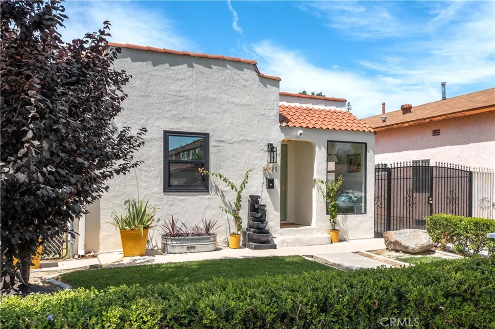 8991 Victoria Avenue South Gate, CA 90280