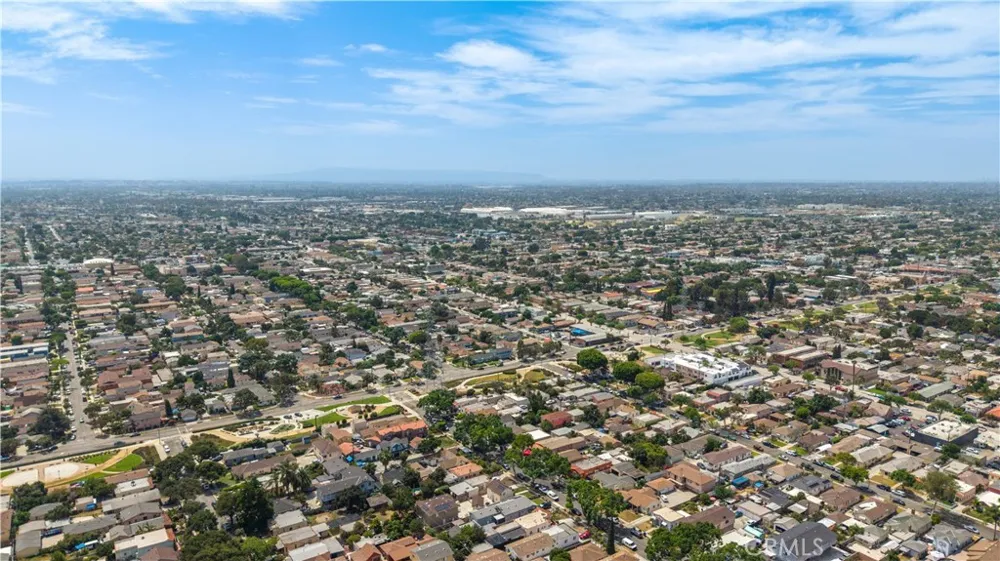 8991 Victoria Avenue South Gate, CA 90280