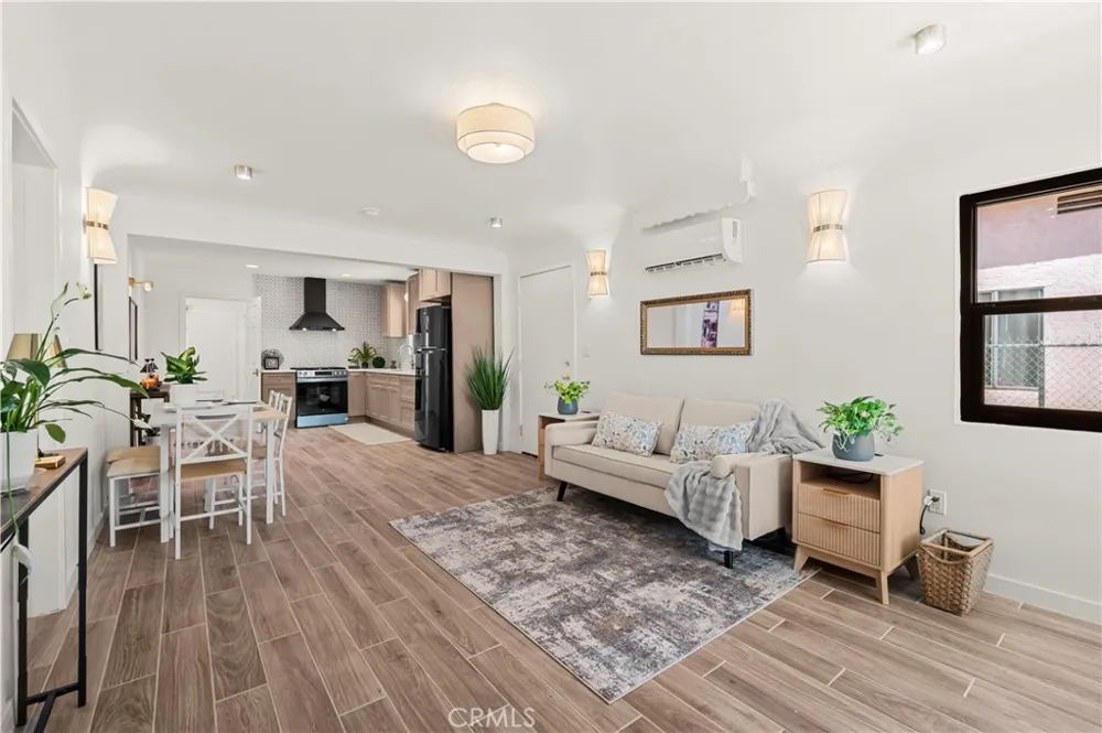 8991 Victoria Avenue South Gate, CA 90280