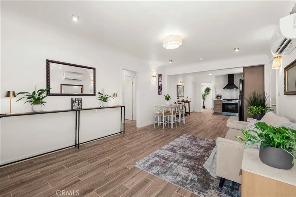 8991 Victoria Avenue South Gate, CA 90280