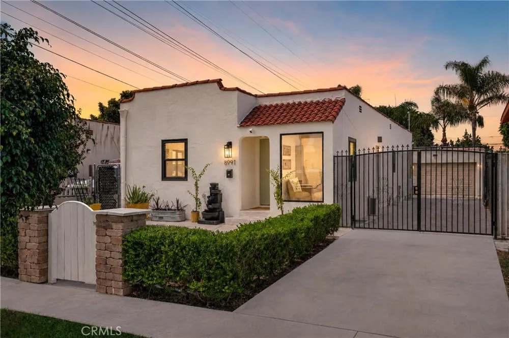 8991 Victoria Avenue South Gate, CA 90280