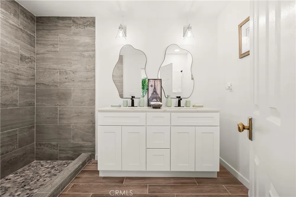 8991 Victoria Avenue South Gate, CA 90280