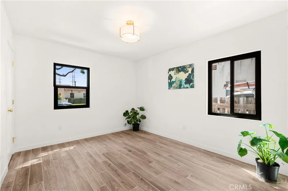 8991 Victoria Avenue South Gate, CA 90280