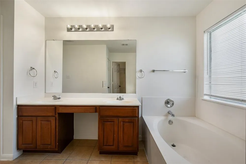 18513 Silent Water Way Pflugerville, TX 78660