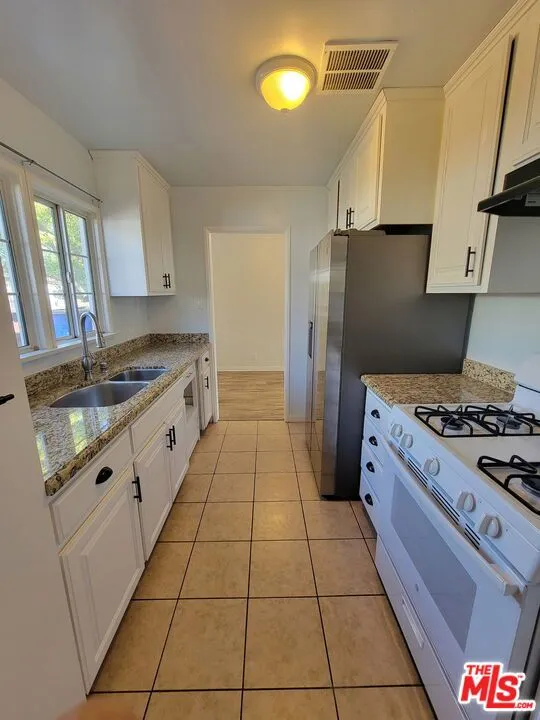 5808 Colfax Street North Hollywood, CA 91601