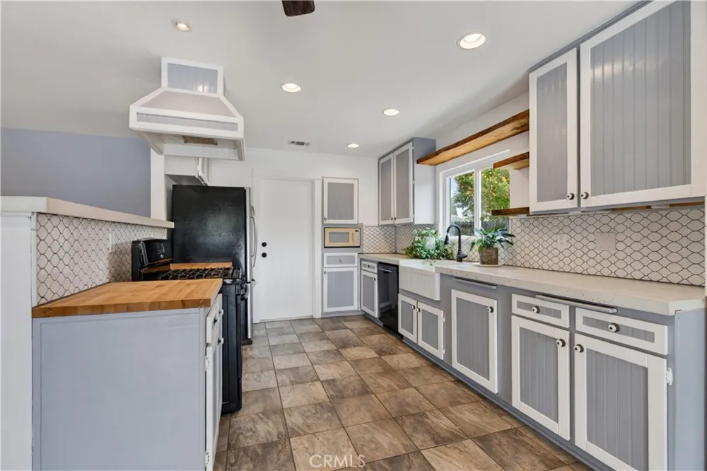 8478 Williamsburg Riverside, CA 92504