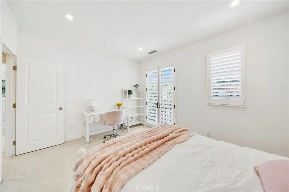 104 Beechmont Irvine, CA 92620