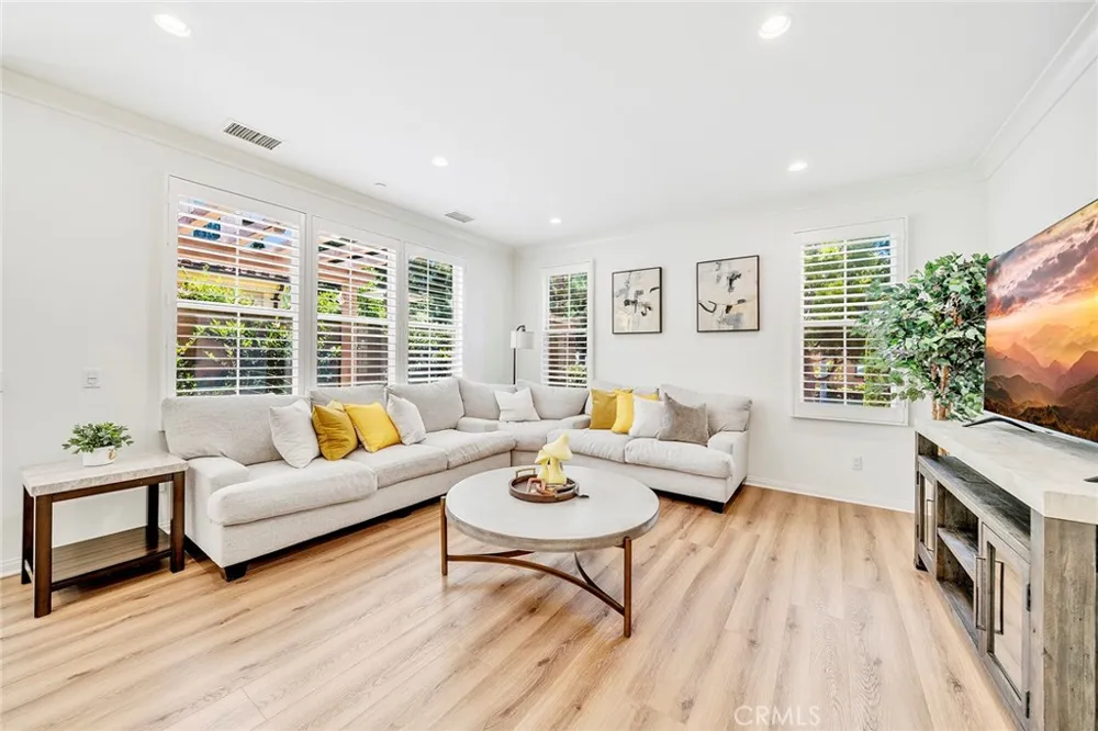 104 Beechmont Irvine, CA 92620