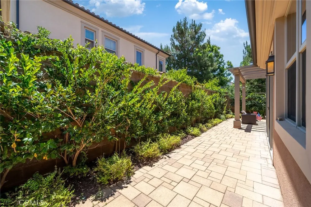104 Beechmont Irvine, CA 92620