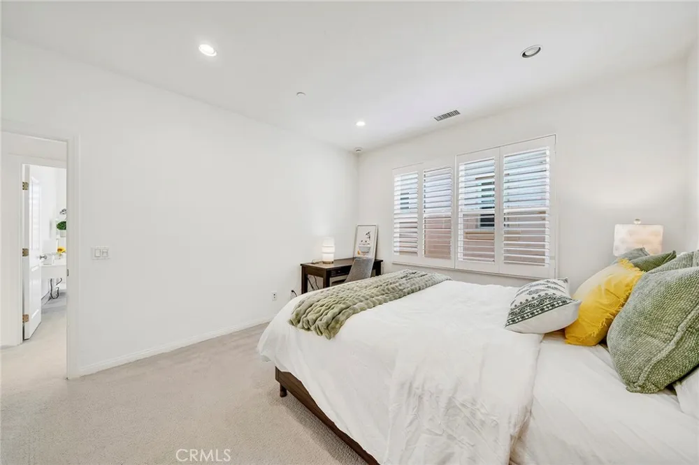 104 Beechmont Irvine, CA 92620