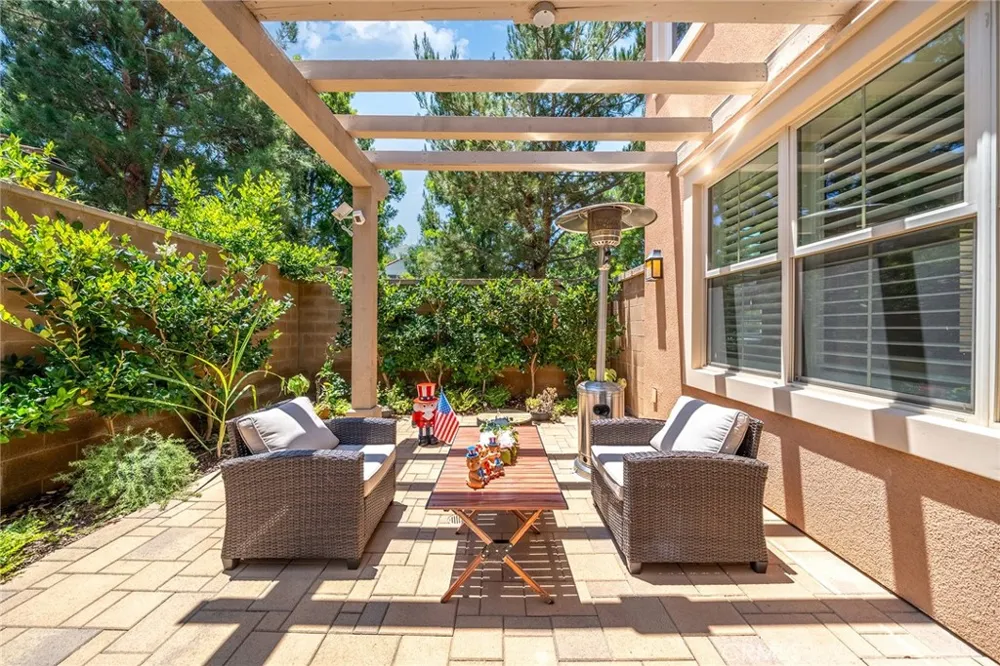 104 Beechmont Irvine, CA 92620