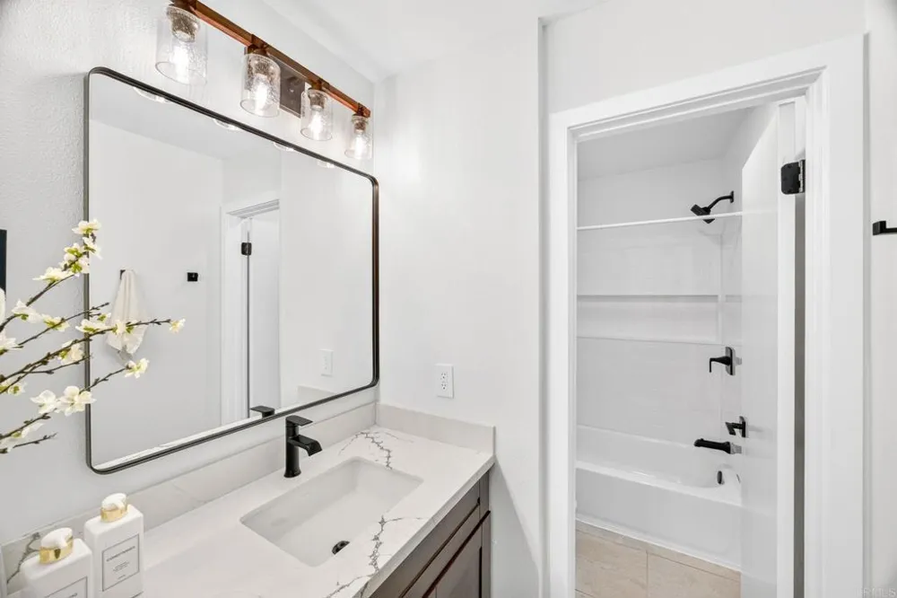 2639 Pirineos Way #136 Carlsbad, CA 92009