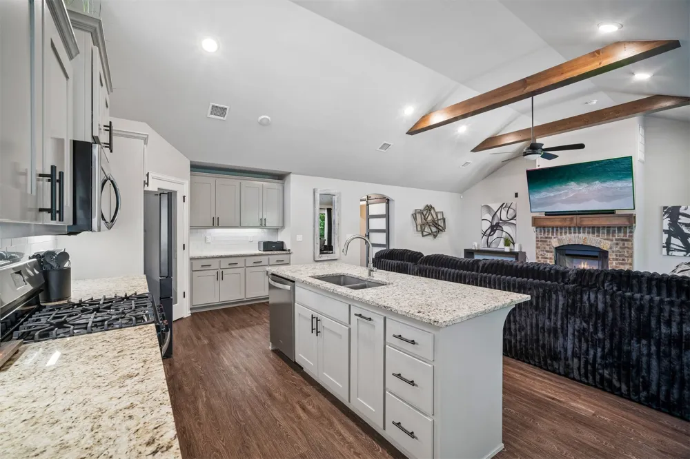 5330 Skylane Drive Sand Springs, OK 74063