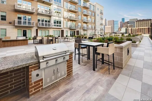2727 TRAVIS ST Unit 724 Houston, TX 77006