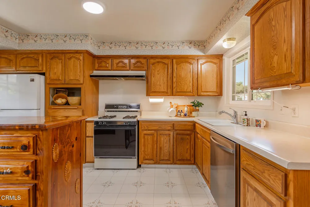 8482 Wesham Street Ventura, CA 93004