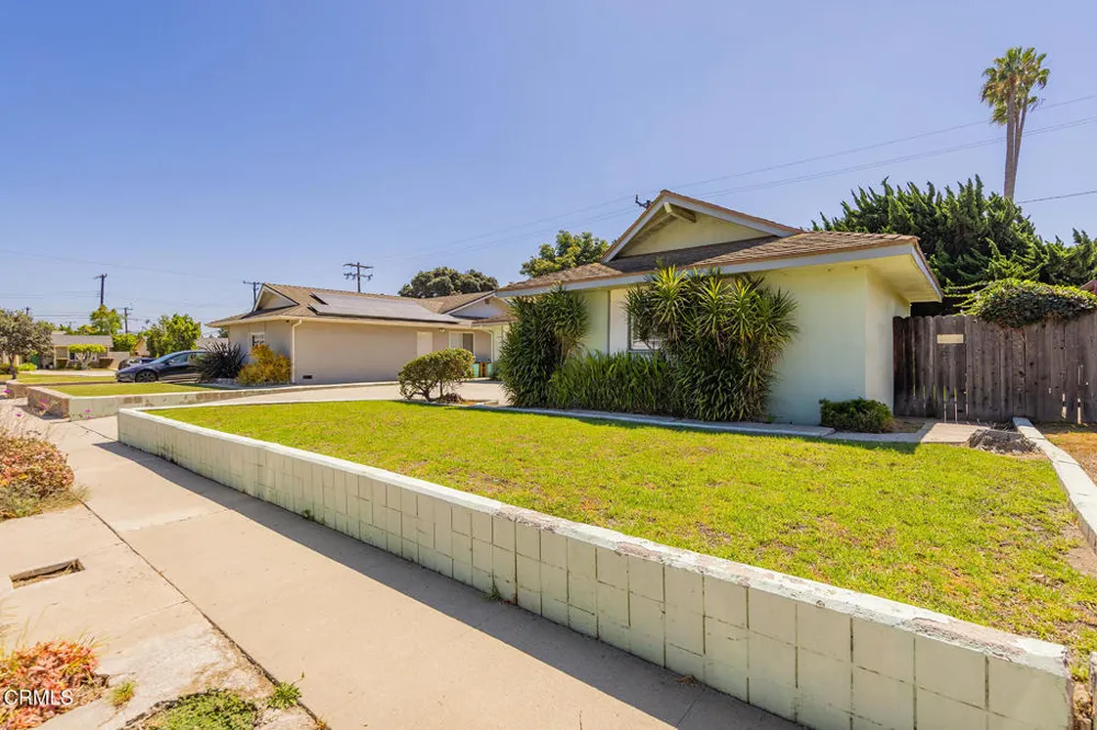 8482 Wesham Street Ventura, CA 93004