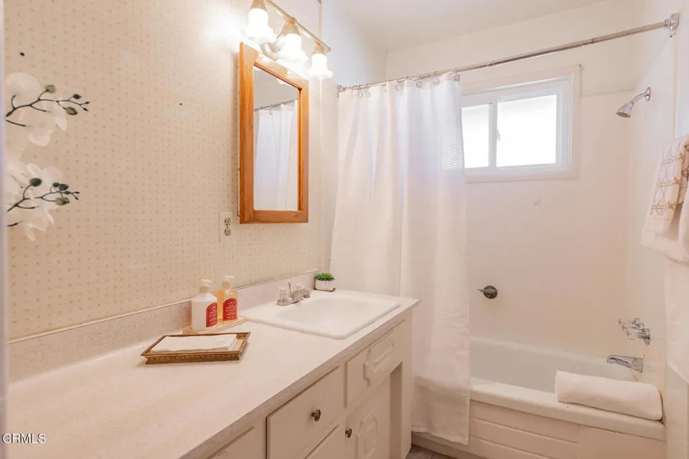 8482 Wesham Street Ventura, CA 93004